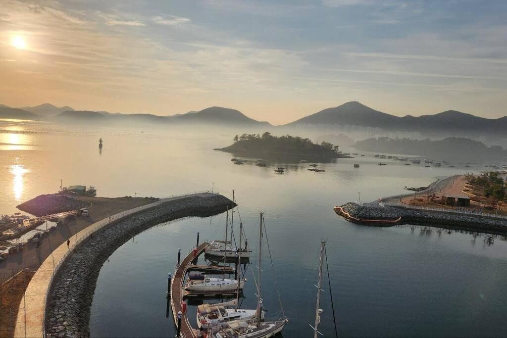 The Castle Ocean Marina Double Suite Yeosu Buitenkant foto