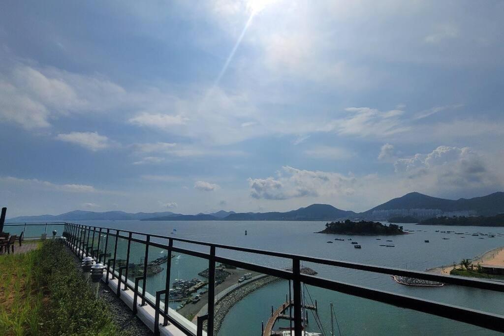 The Castle Ocean Marina Double Suite Yeosu Buitenkant foto