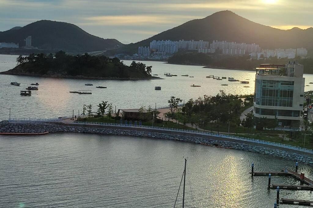 The Castle Ocean Marina Double Suite Yeosu Buitenkant foto