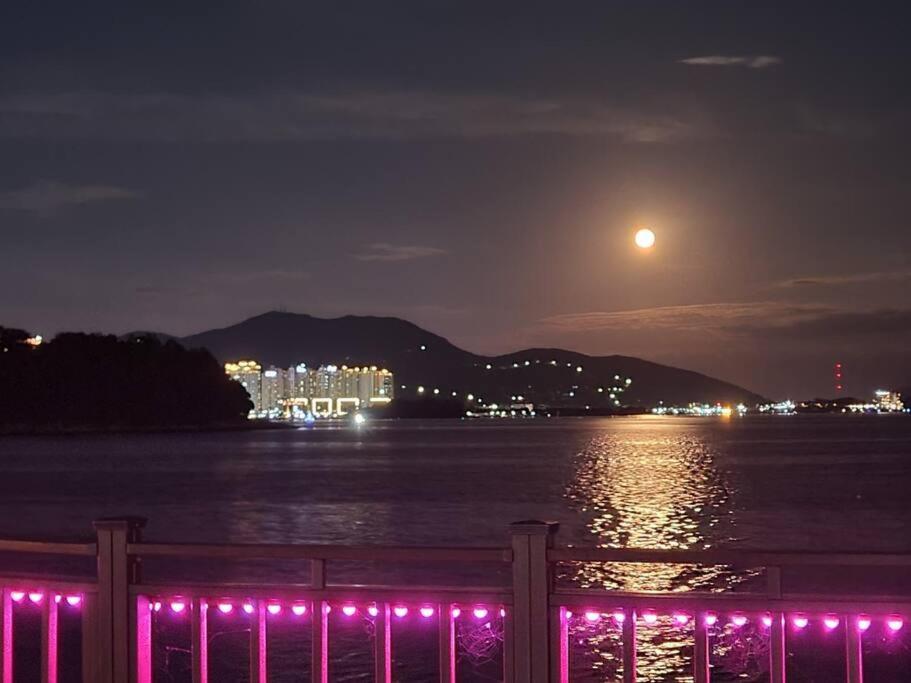 The Castle Ocean Marina Double Suite Yeosu Buitenkant foto