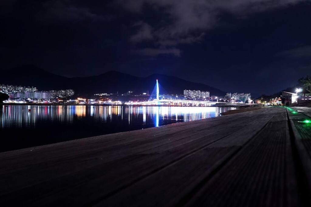 The Castle Ocean Marina Double Suite Yeosu Buitenkant foto